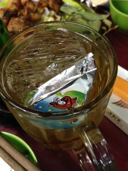 ビールにチーズを丸ごとポシャ(ビアホイ Ba Chiến)