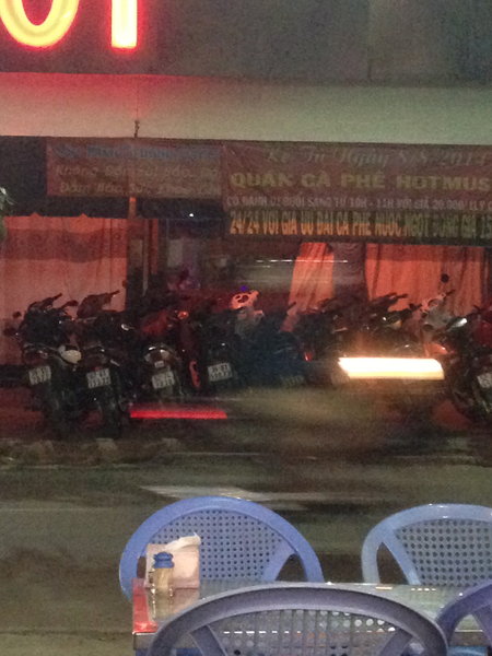 Quán Ốc Quýの前のCAFE