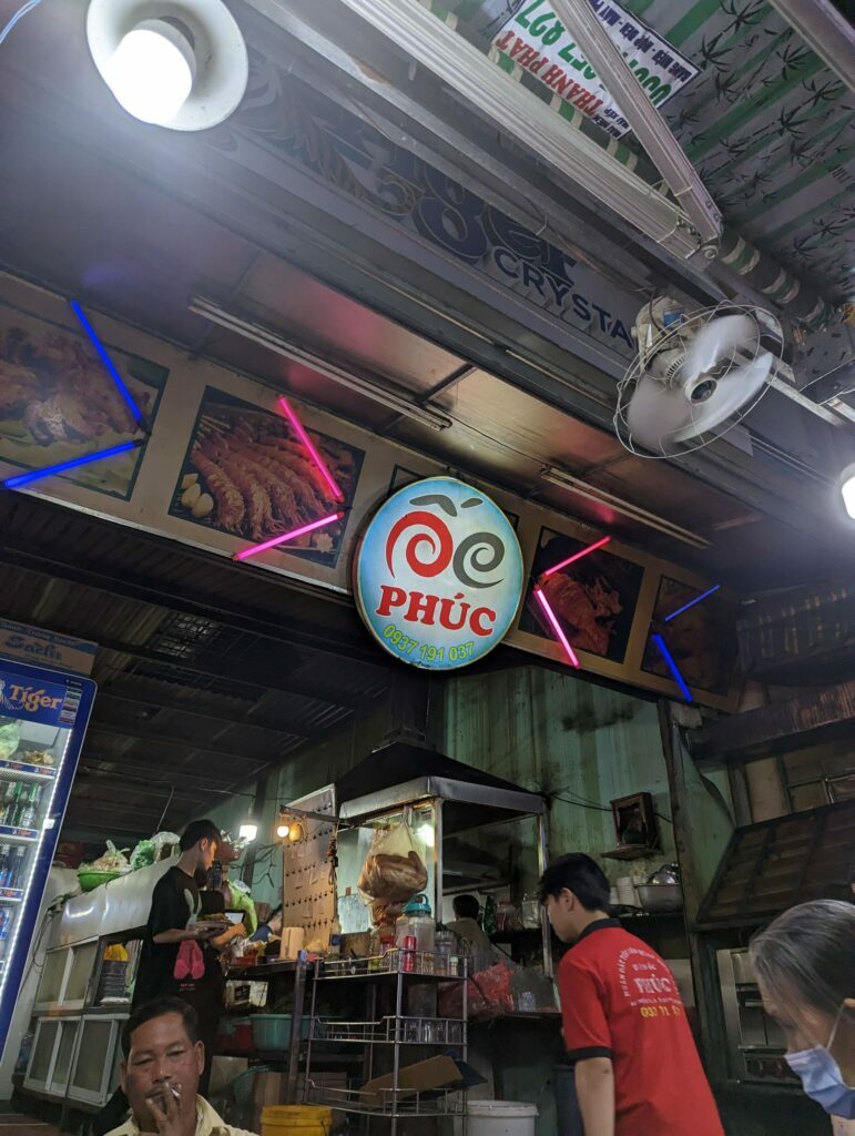 7区貝屋通りは健在でした。『OC PHUC』